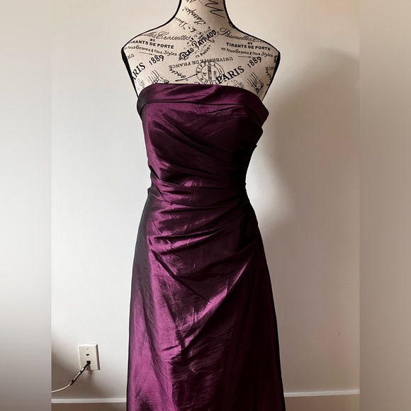 Formal dress - Picture 3 of 8